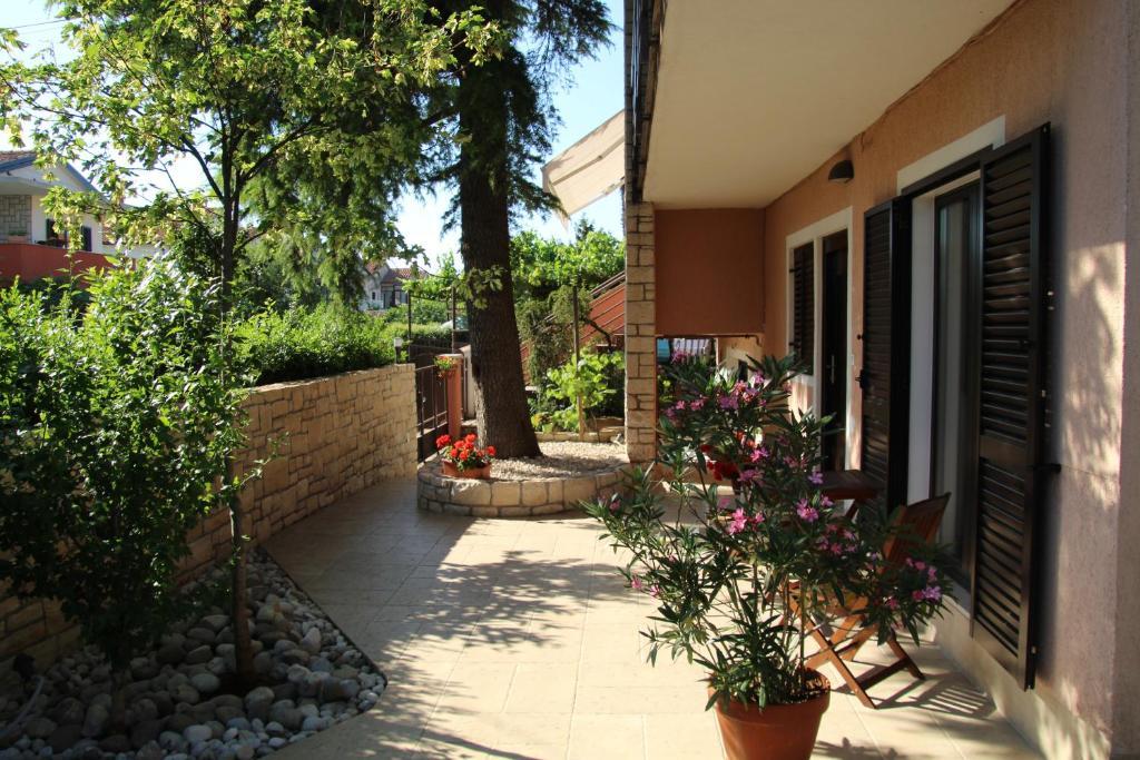 אומאג Apartments Eva מראה חיצוני תמונה