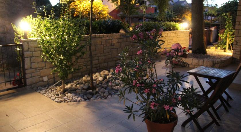 אומאג Apartments Eva מראה חיצוני תמונה