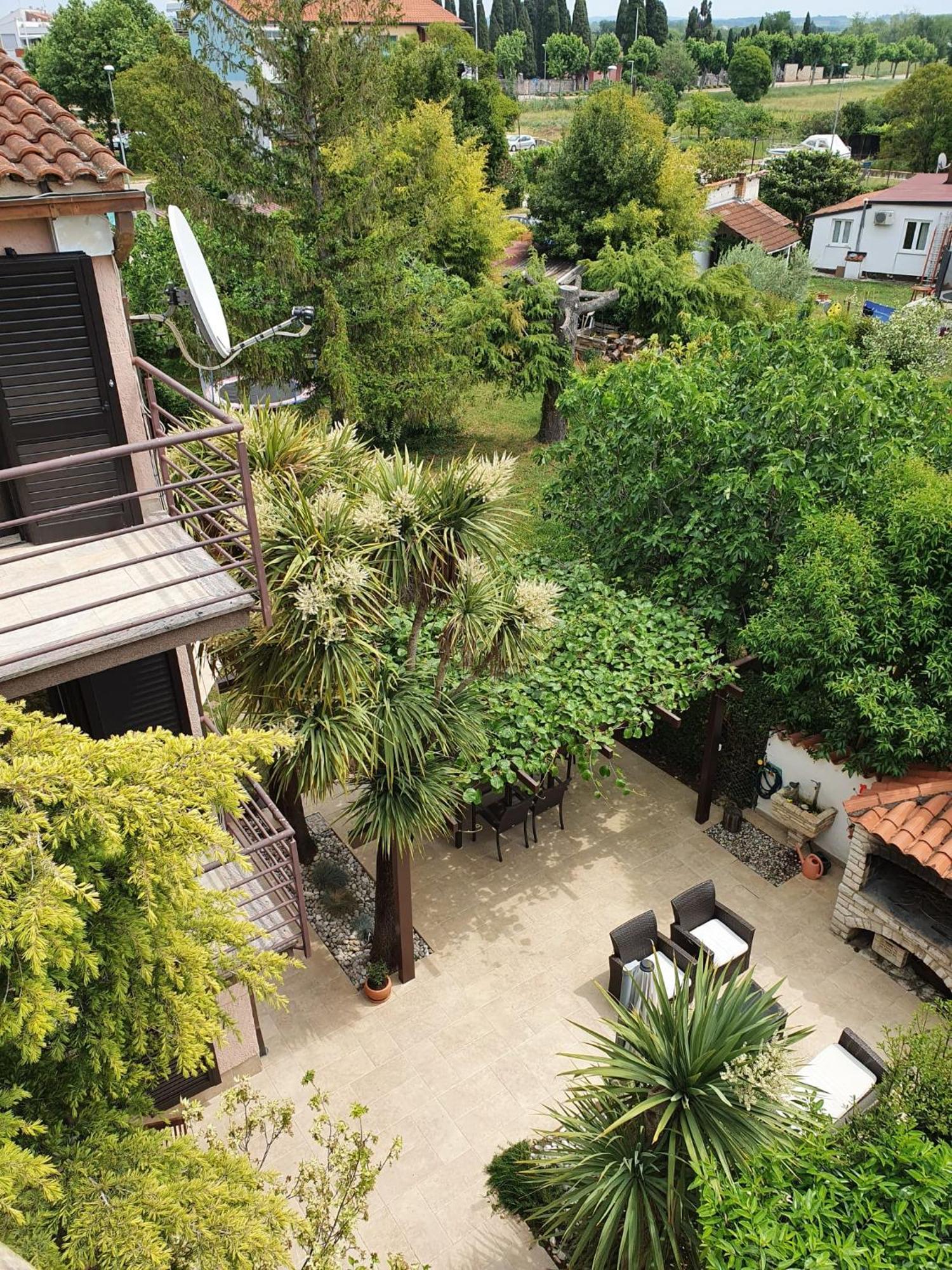 אומאג Apartments Eva מראה חיצוני תמונה